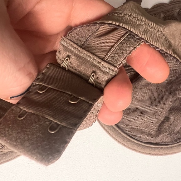 Wacoal 40D like new bra brown pewter color with soft cup silky floral design - Picture 6 of 7